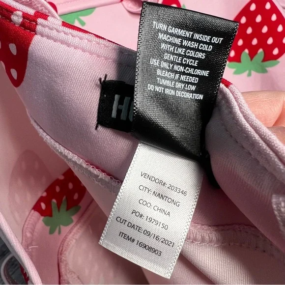 Hot Topic‎ 3X Strawberry Shortalls Plus Size Fruit Print Overalls - Picture 7 of 10